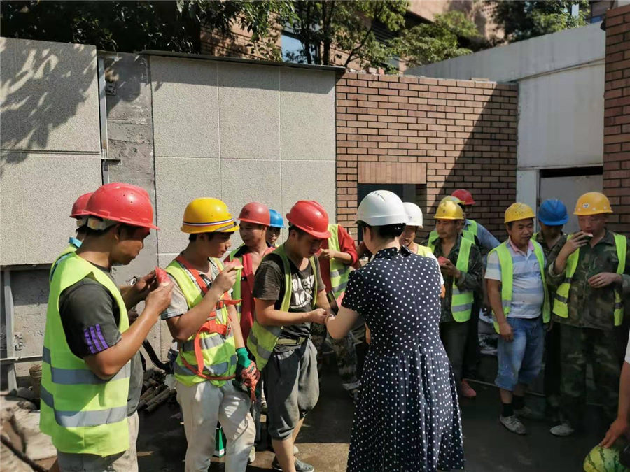 2019年工地高温慰问活动 (2)