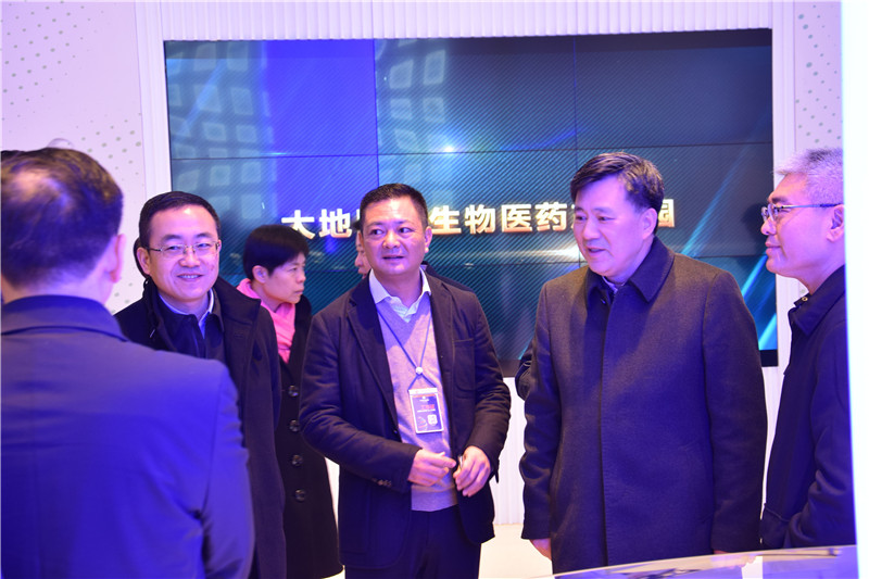 2018年12月北碚区委书记周旭、区长何庆率四大班子领导考察园区