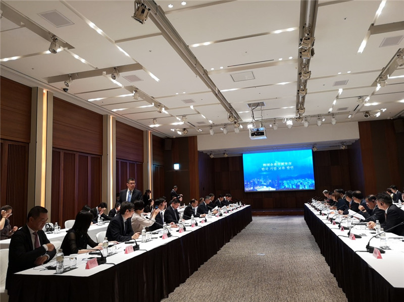 2019年5月周晓红董事长出席中国——韩国经贸交流恳谈会并开展招商引资活动.