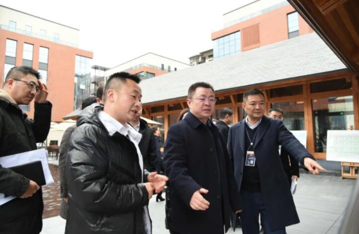 两江管委会副主任皮涛调研大地（国际）生命科学园1