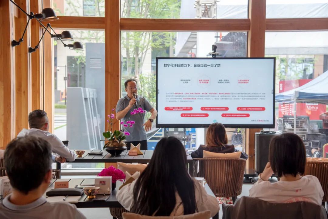 05e62904-7c70-410e-b9c4-fddcfc0c653c